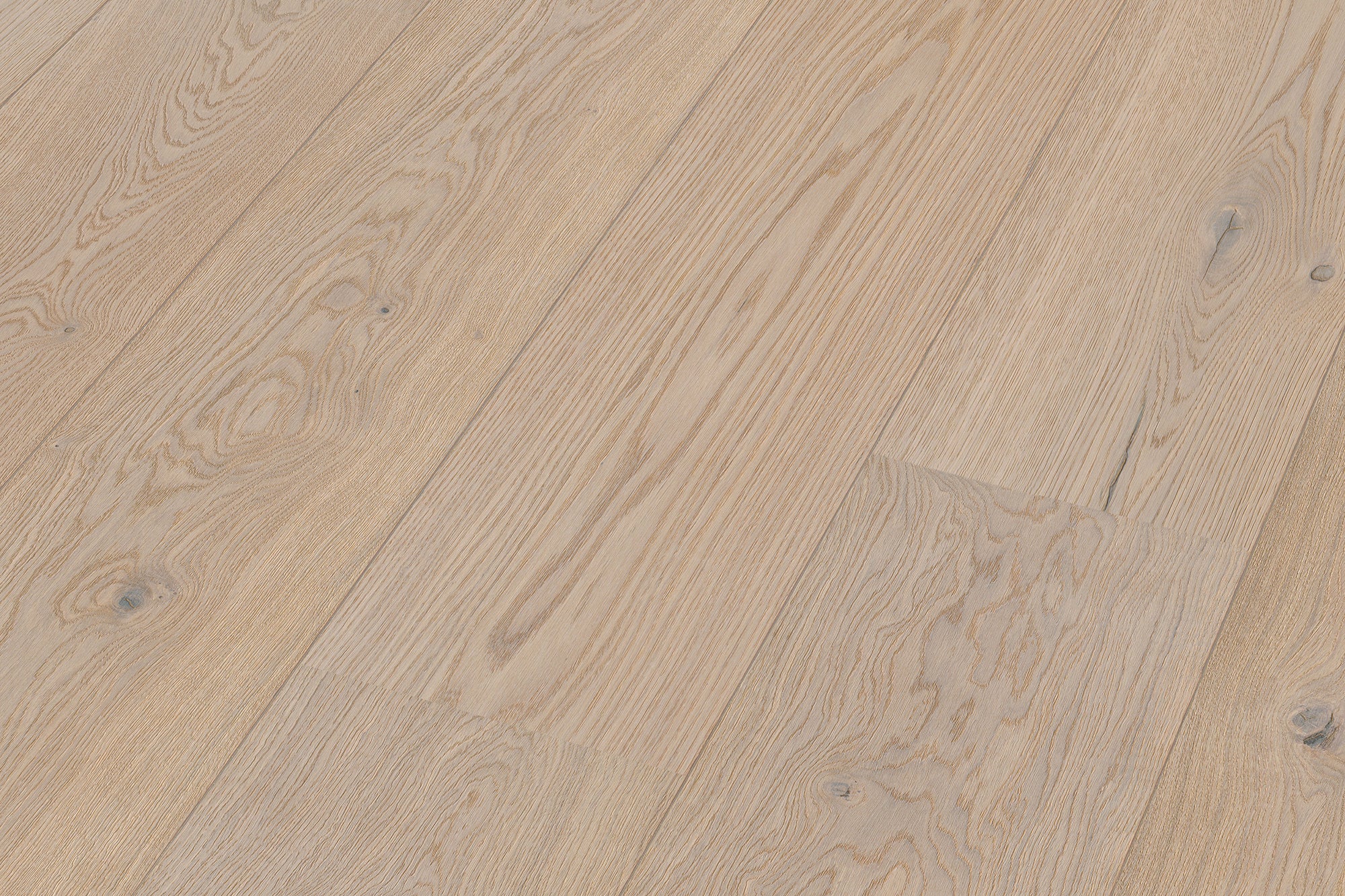 Furnierboden Eiche lebhaft cremeweiss gebürstet geölt