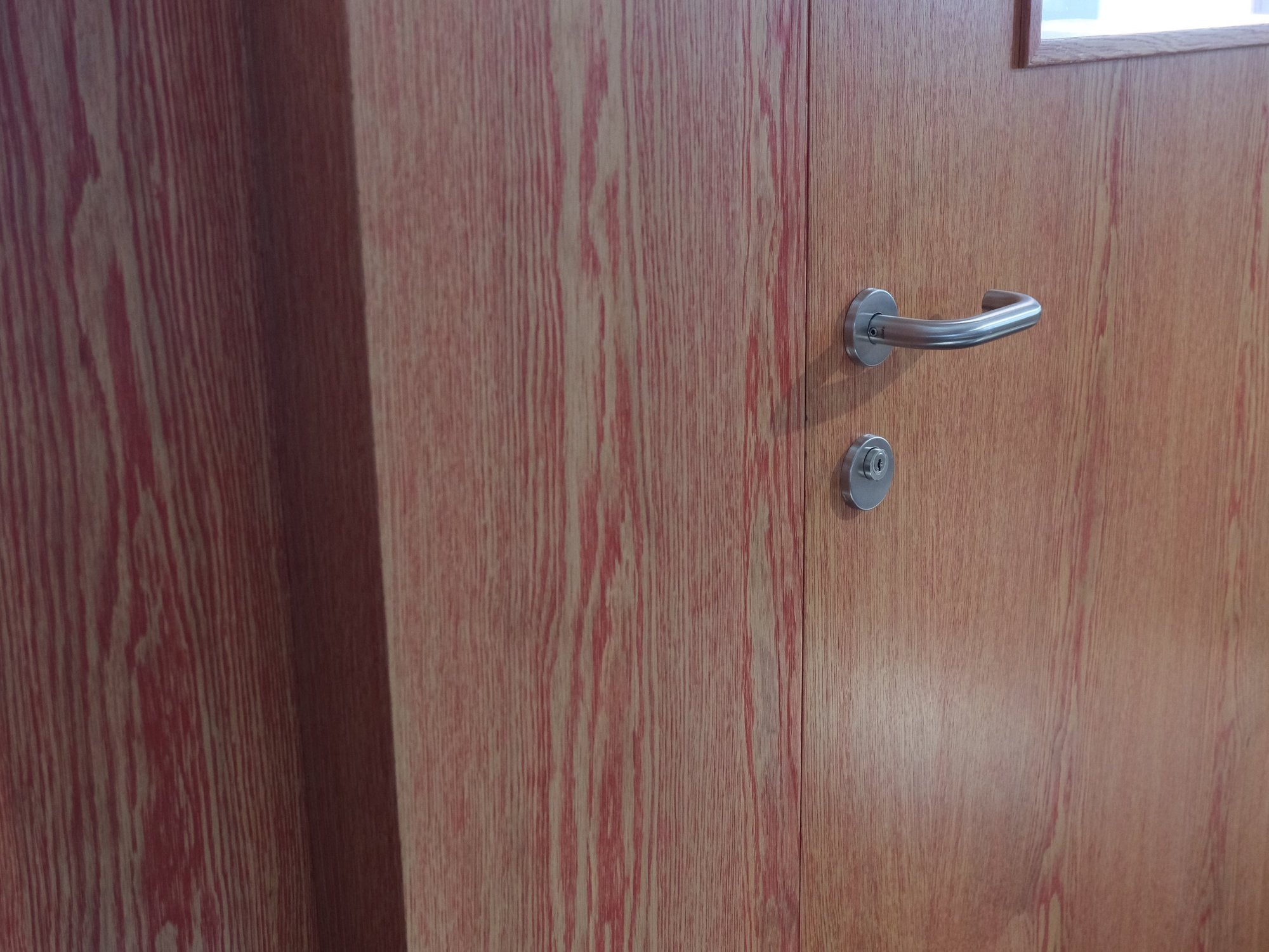 Einganstüre Sonderanfertigung mit Furnier Eiche gebürstet rot gekalkt