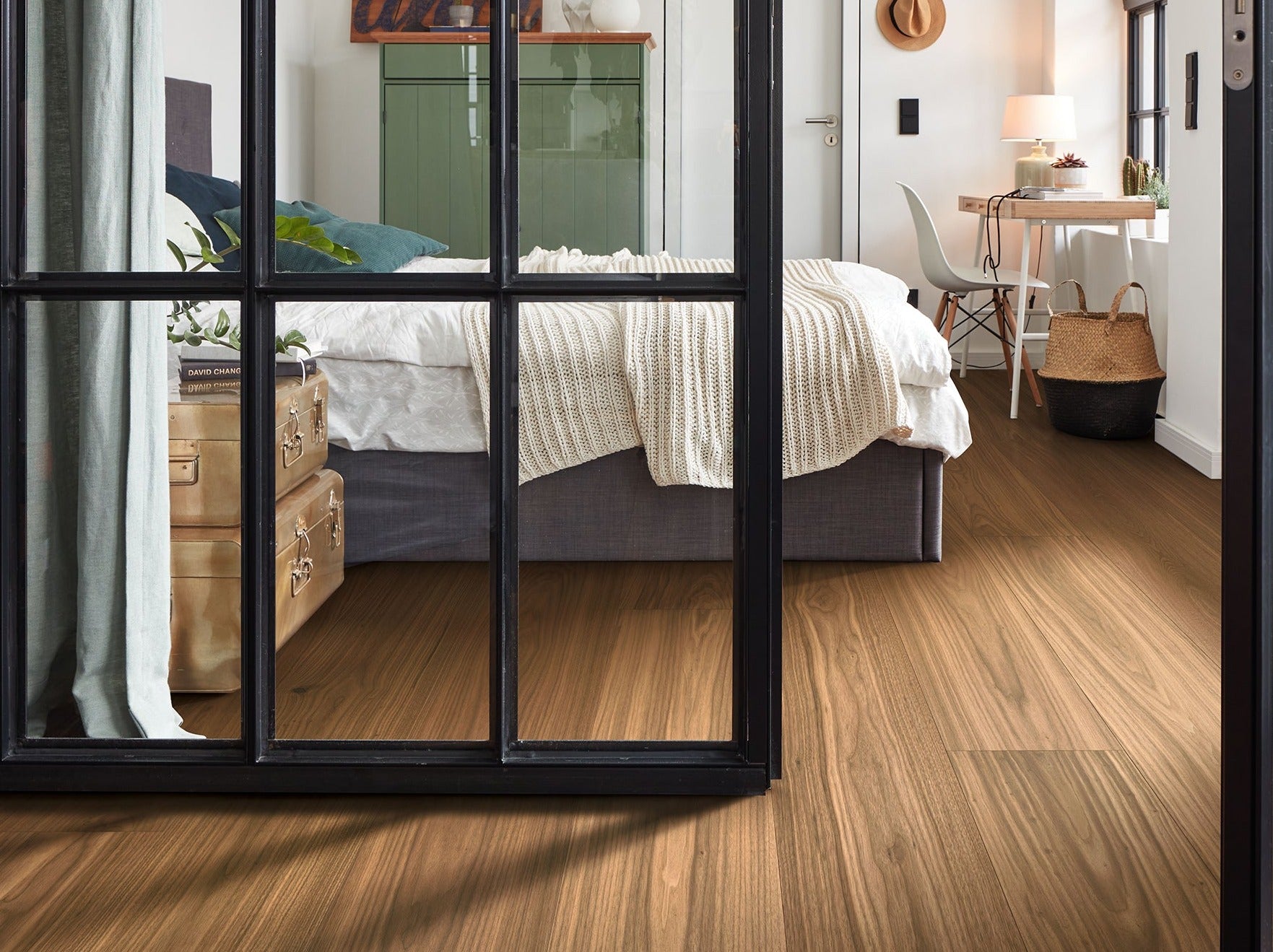 Furnierboden Nussbaum braun gebürstet Ultramattlack